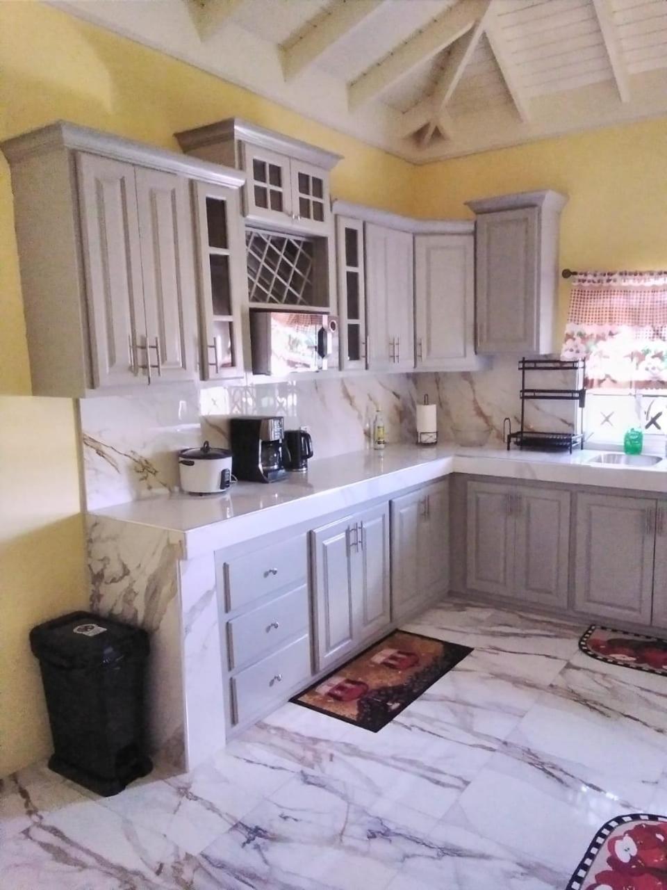 Jamaica Oasis Suite Portmore Ngoại thất bức ảnh