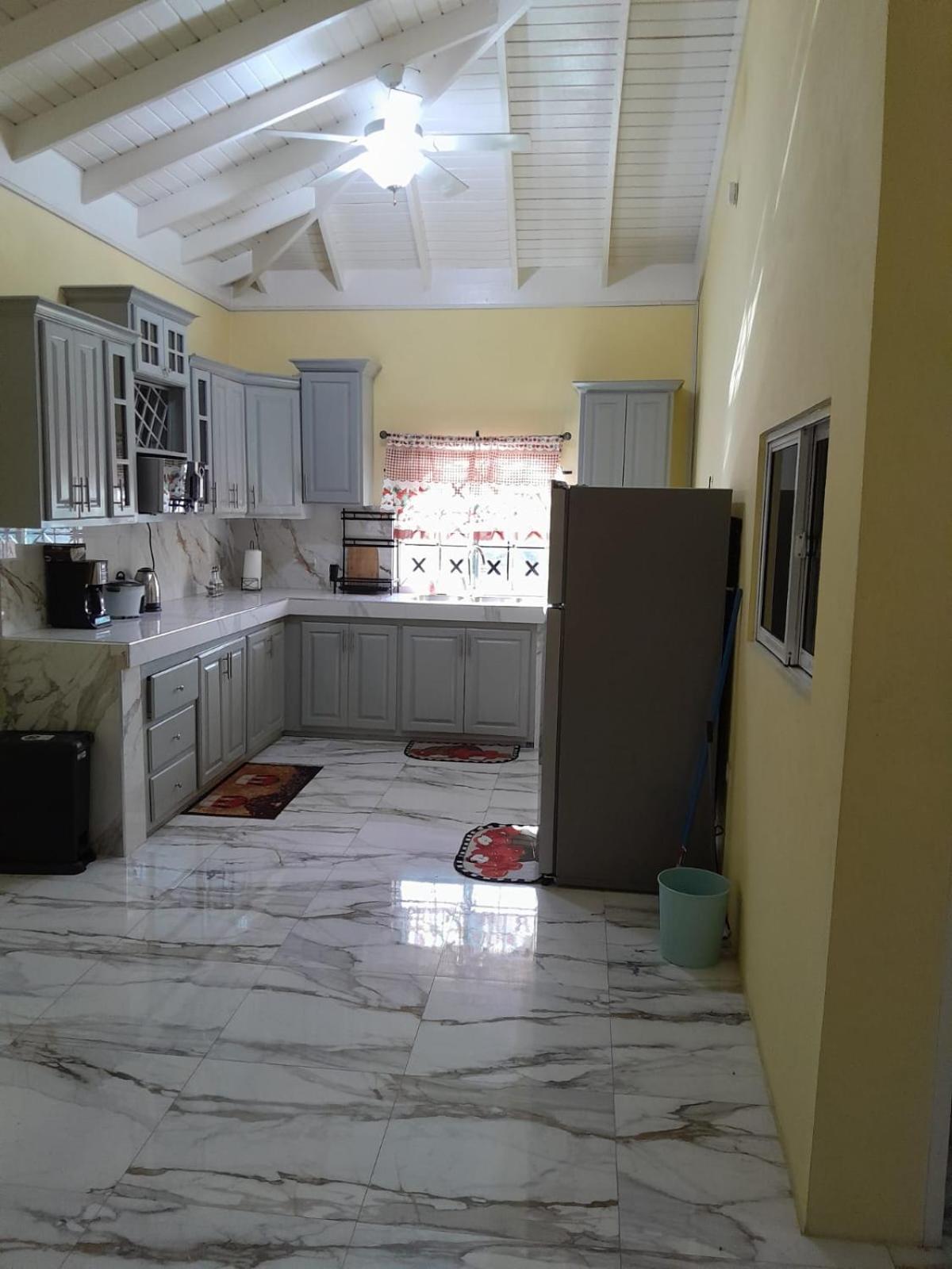 Jamaica Oasis Suite Portmore Ngoại thất bức ảnh